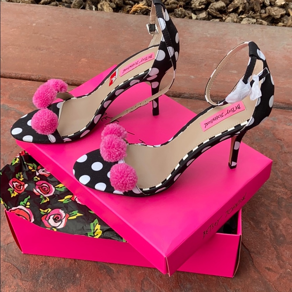 NWT Betsy Johnson polka dot and pink heels size 9